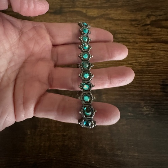 Southwestern Design Turquoise Stone Stretch Bracelet - Picture 3 of 10